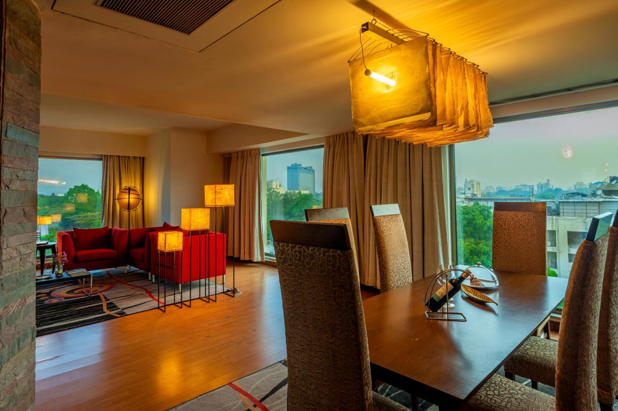 O Hotel פונה מראה חיצוני תמונה Suite at the hotel