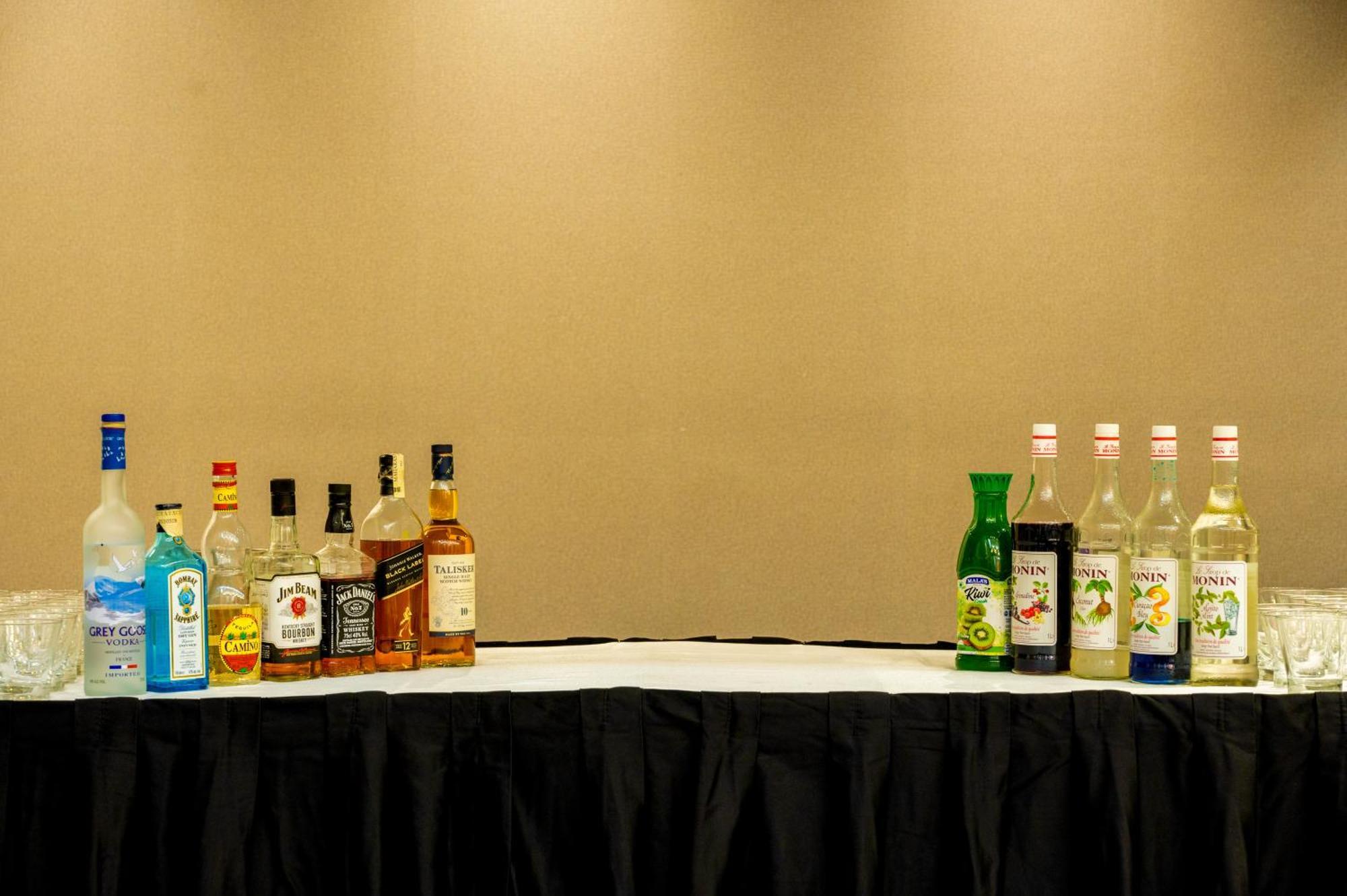O Hotel פונה מראה חיצוני תמונה A selection of liqueurs
