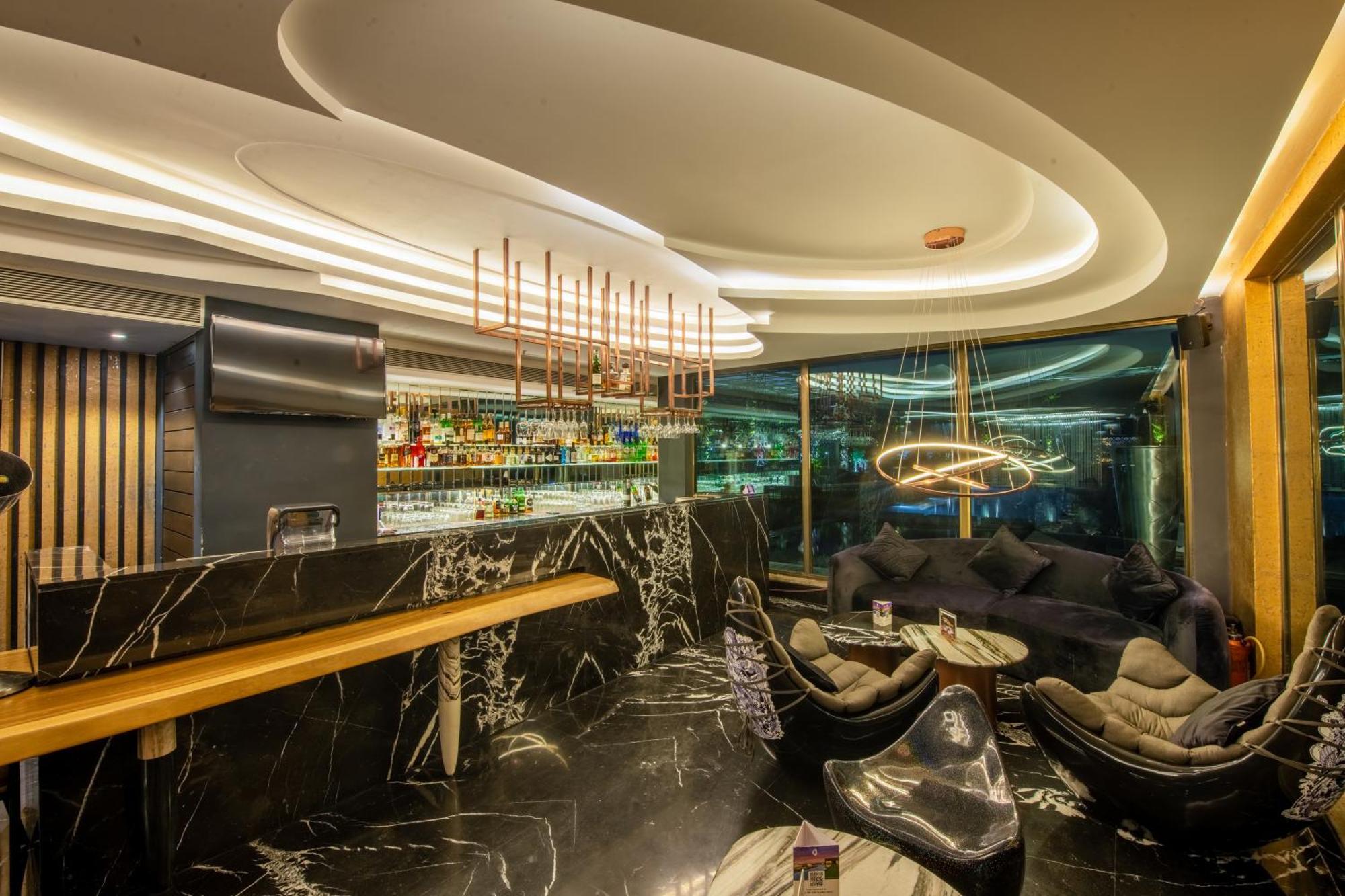 O Hotel פונה מראה חיצוני תמונה The bar at the 360° Sky Lounge