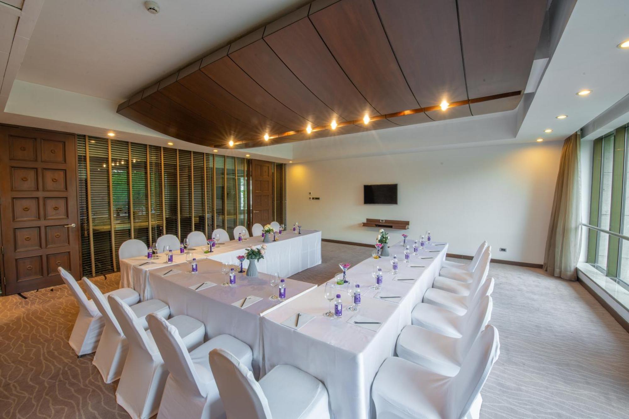 O Hotel פונה מראה חיצוני תמונה Meeting room