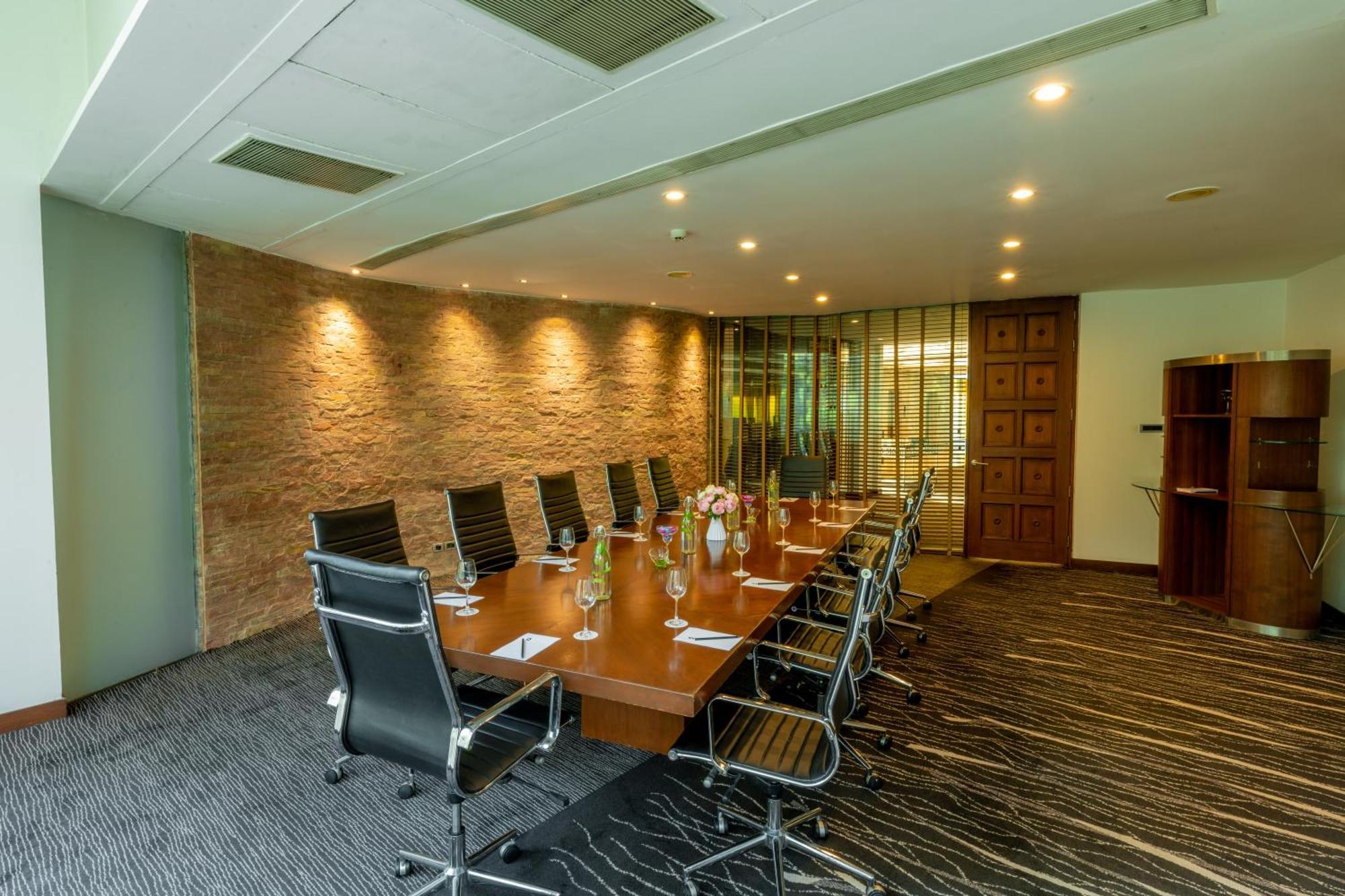 O Hotel פונה מראה חיצוני תמונה Boardroom