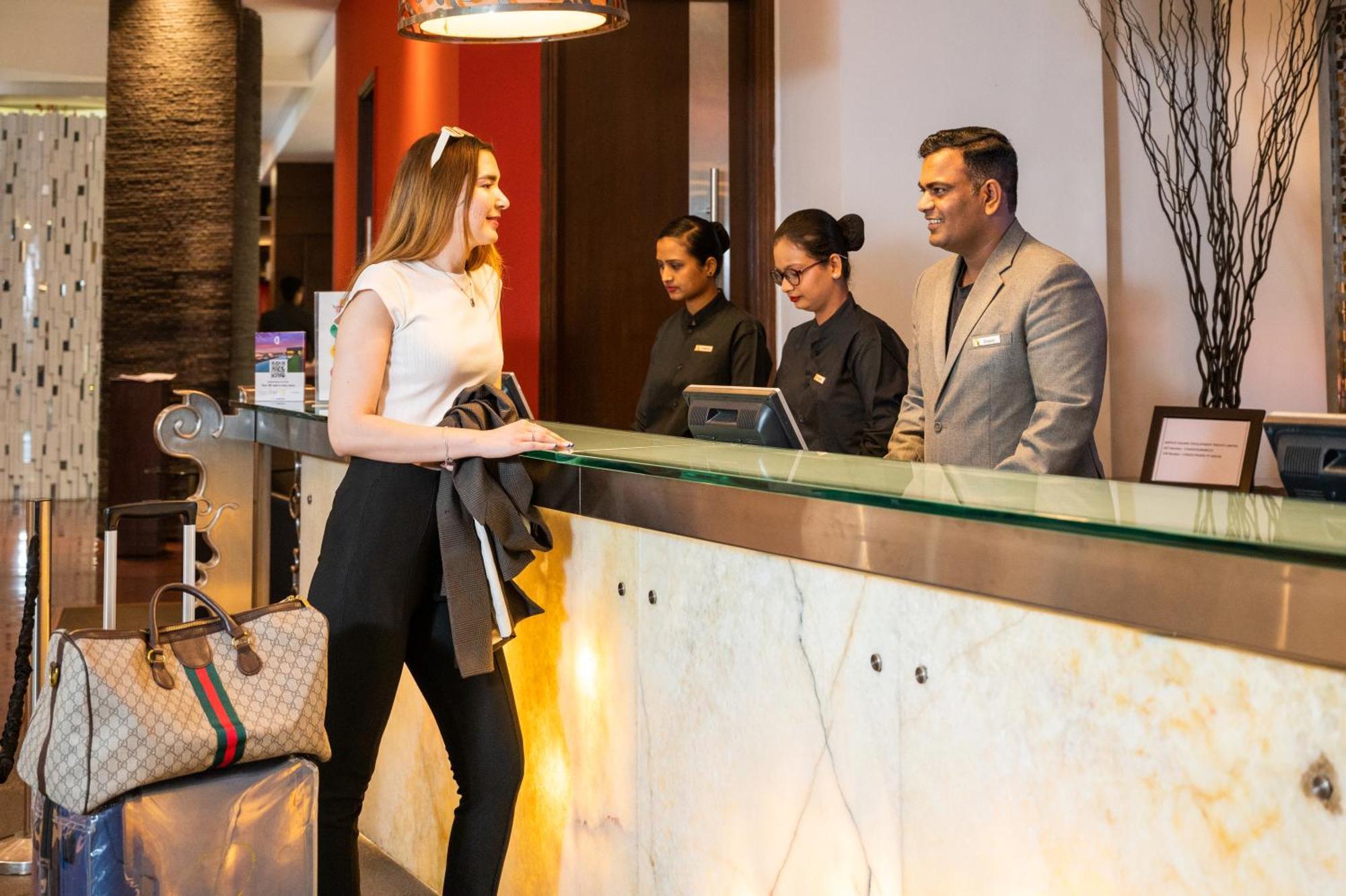 O Hotel פונה מראה חיצוני תמונה