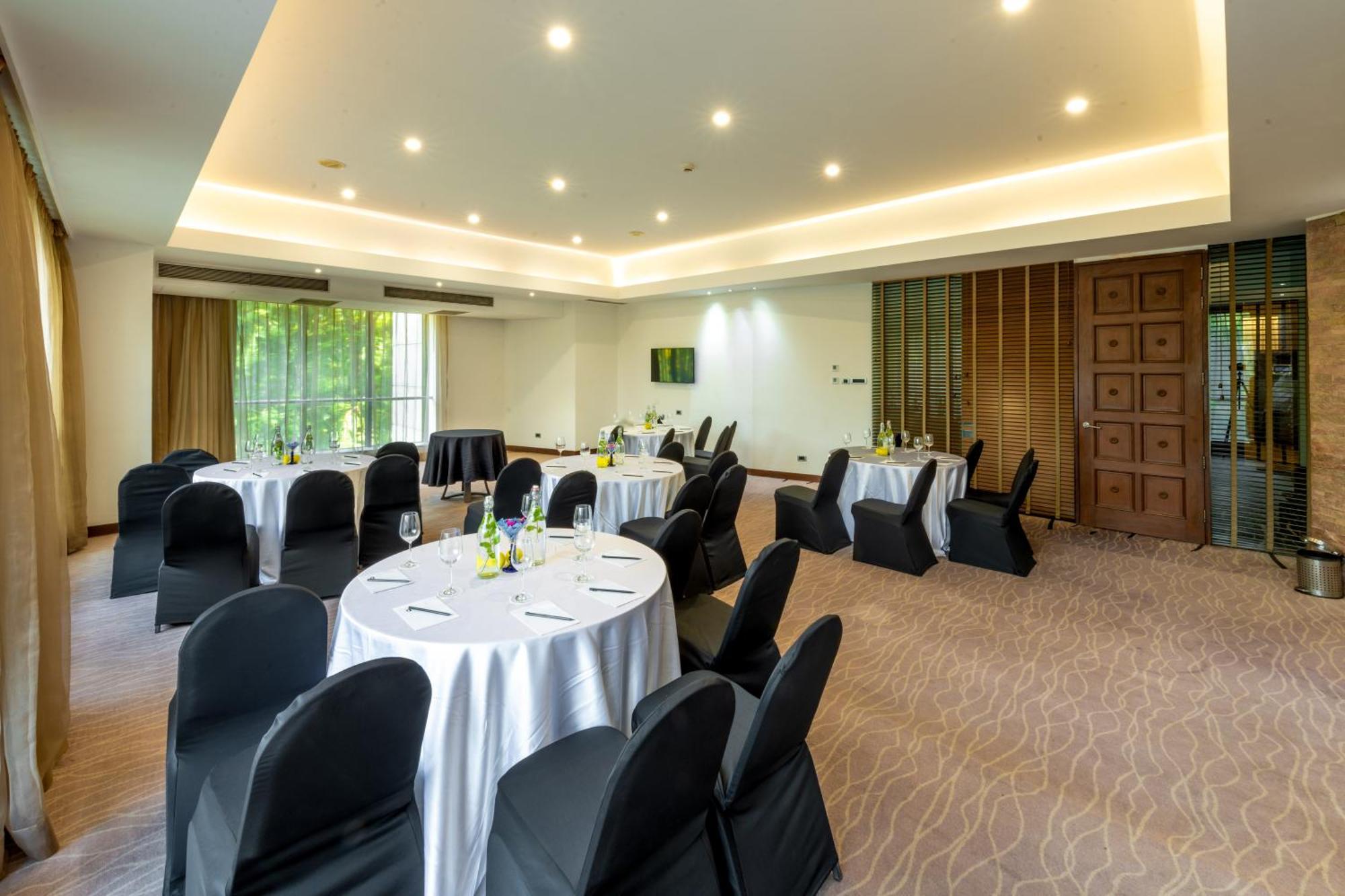 O Hotel פונה מראה חיצוני תמונה Meeting room