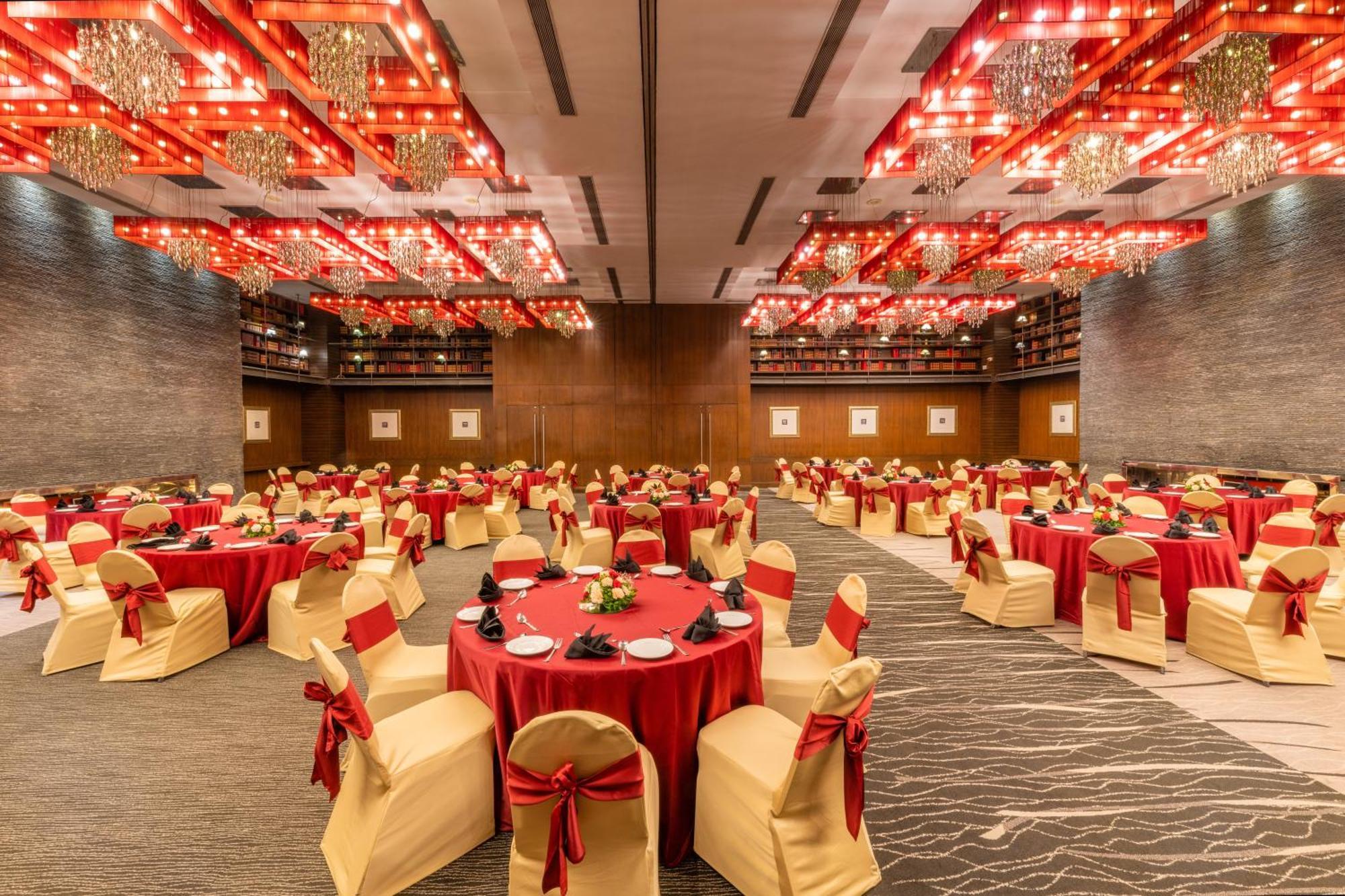 O Hotel פונה מראה חיצוני תמונה The Grand Ballroom